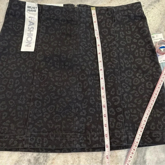 Tinseltown Juniors Black Leopard Print Denim Jean Mini Skirt Size X-Large - Picture 6 of 10